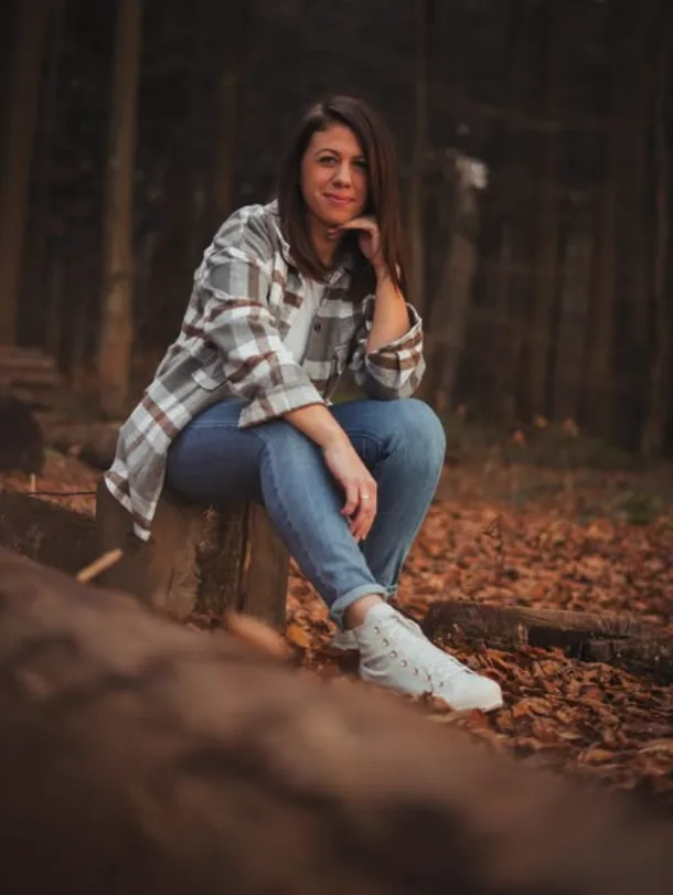 Natürliches Portrait einer Frau in ruhiger Bildsprache